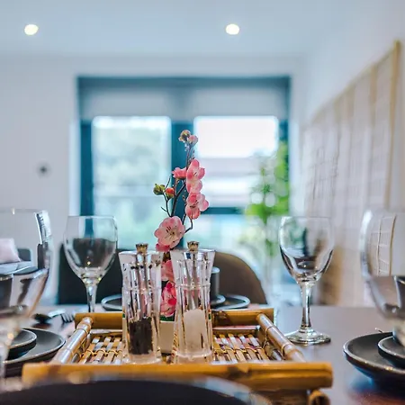 Hiroshi - Tokyo - Centre * Leeds (West Yorkshire)