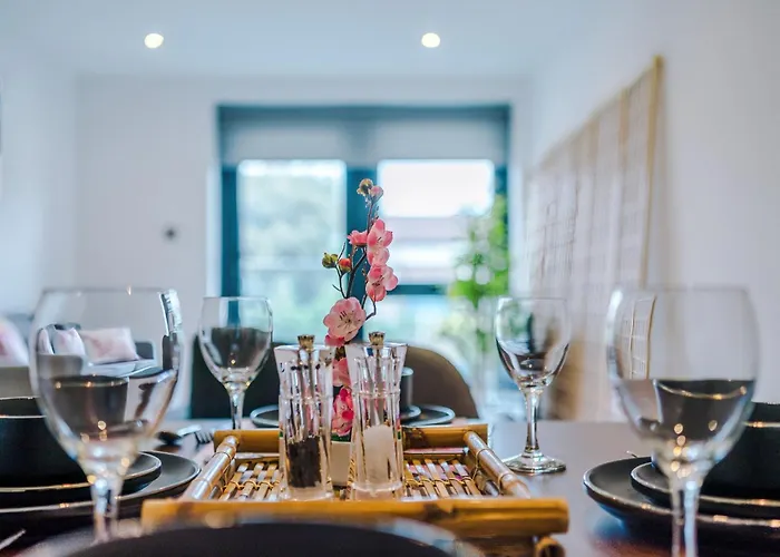 Hiroshi - Tokyo - Centre * Leeds (West Yorkshire)